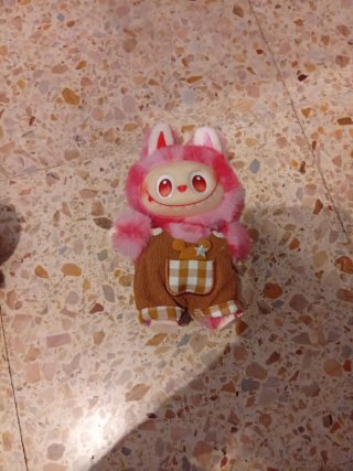 3 figuras Labubu
