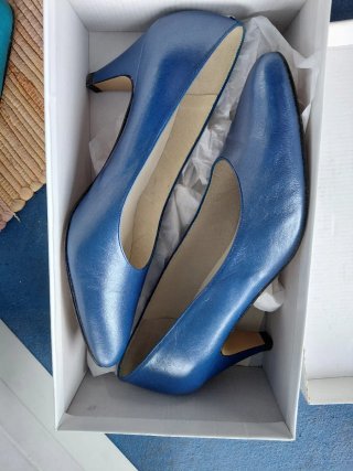 Zapatos de tacón azules de piel