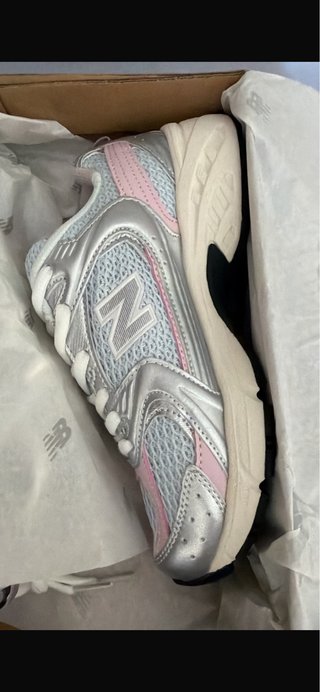 Zapatillas New Balance Plata y Rosa