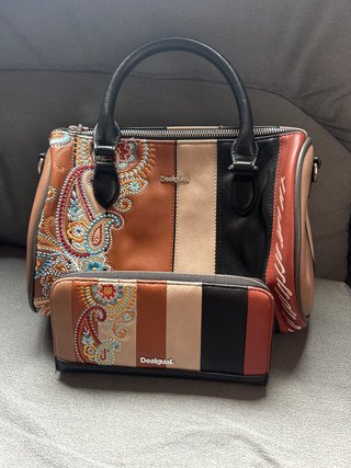 Bolso y Cartera Desigual