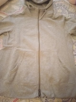 Chaqueta con capucha Nike gris