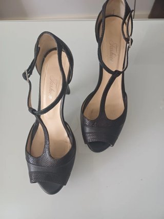 Zapatos de tacón negros talla 38