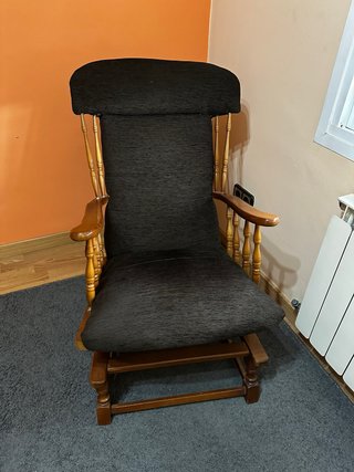 Mecedora Antigua con Tapizado Nuevo