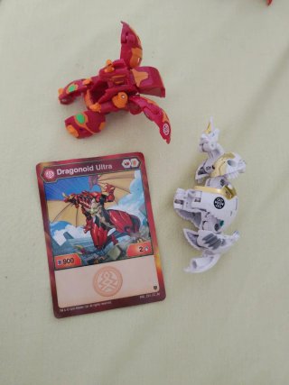 Set de 2 Bakugan y Carta Dragonoid Ultra
