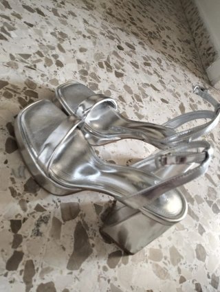 Sandalias de tacón Stradivarius plata
