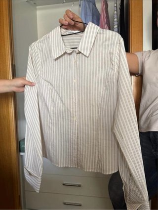 Camisa de rayas beige entallada