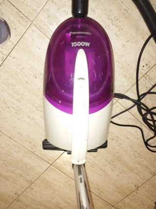 Aspiradora Panasonic funciona sin bolsa.