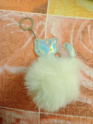 Portachiavi a forma di gatto con pon pon