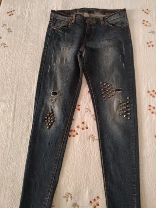Jeans de mujer con tachuelas