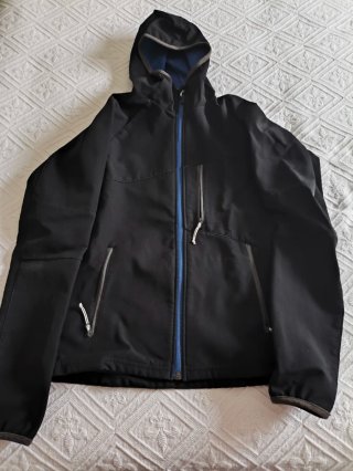 Chaqueta monte niño Decathlon. Negra Talla 160