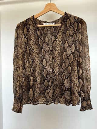 Blusa Zara Estampado Serpiente Talla M