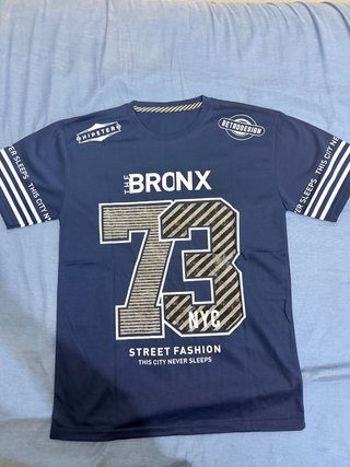 Camiseta Azul Estilo Urbano