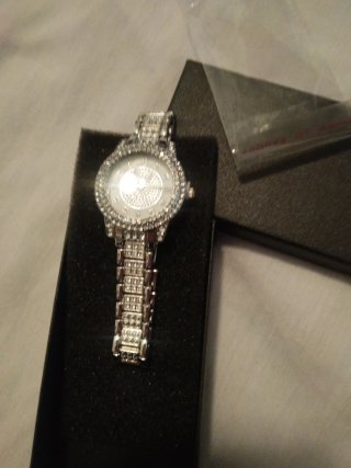Reloj de señora plateado con brillantes