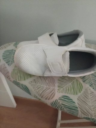 Zapatos de trabajo blancos con puntera