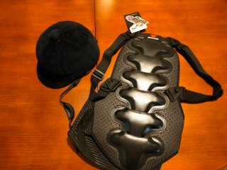 Casco y Protector de Espalda para Hípica