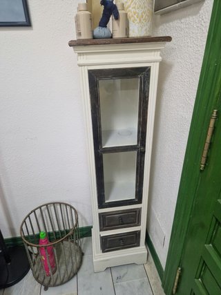 Mueble Auxiliar Estrecho con Vitrina