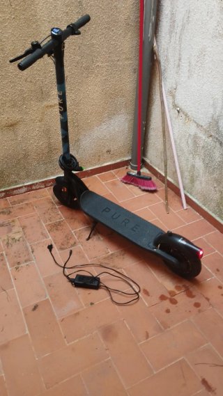 Monopattino elettrico Pure. Vendo o scambio con bici.