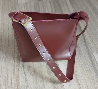 Bolso de hombro burdeos