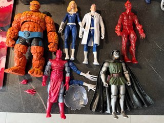 Pack Figuras Los 4 Fantásticos, Doom y Evolucionar