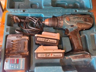 Makita DF457D 18V + cargador y maletín