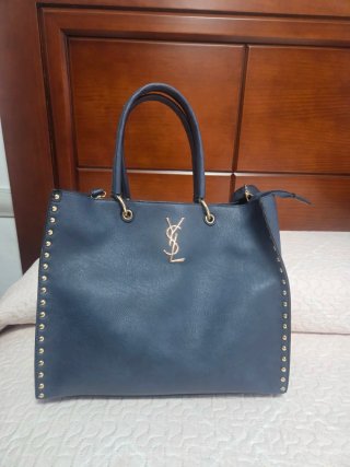 Bolso Azul Marino con Tachuelas