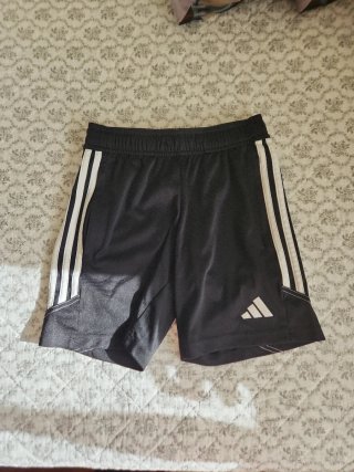 Pantalón corto deportivo Adidas negro. Talla 9/10