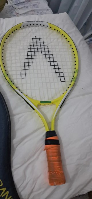 Raqueta de Tenis Amarilla