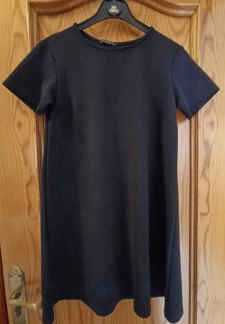 Vestido negro Stradivarius