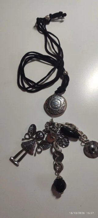 Colgante de mujer con abalorios