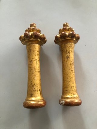 Pareja de remates antiguos (madera con pan de oro)