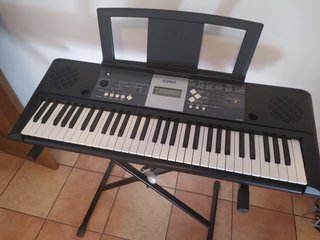 Teclado Yamaha YPT-230 con soporte