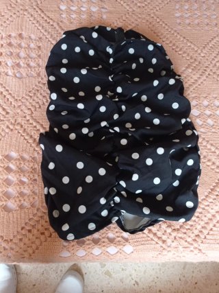 Falda negra con lunares blancos