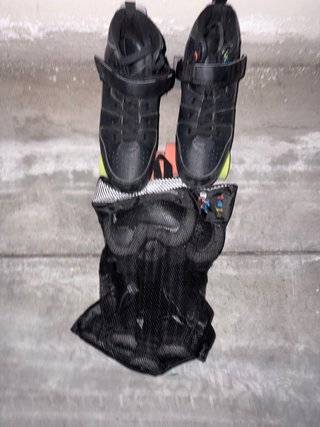 Patines de 4 Ruedas Negros Talla 40 + Protecciones