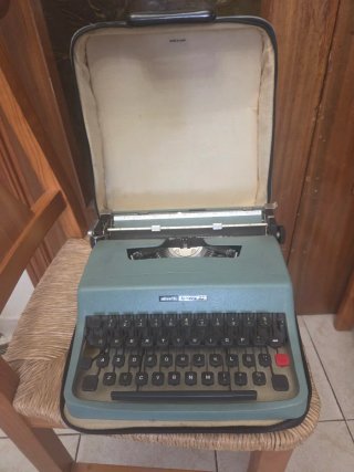Máquina de escribir Olivetti Lettera 32