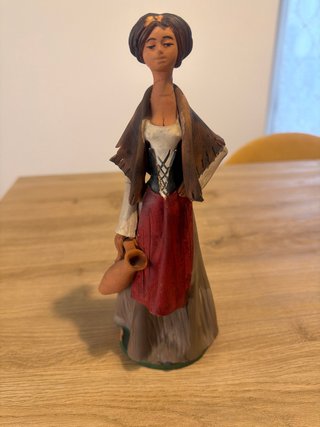 Statua in terracotta dipinta