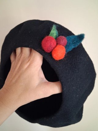 Boina de Lana Negra con detalles especiales