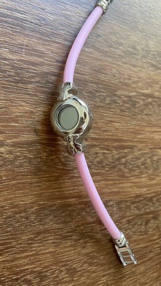 Reloj Tous Rosa y Plateado. No tiene pila