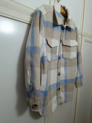 Chaquetón de cuadros beige y azul