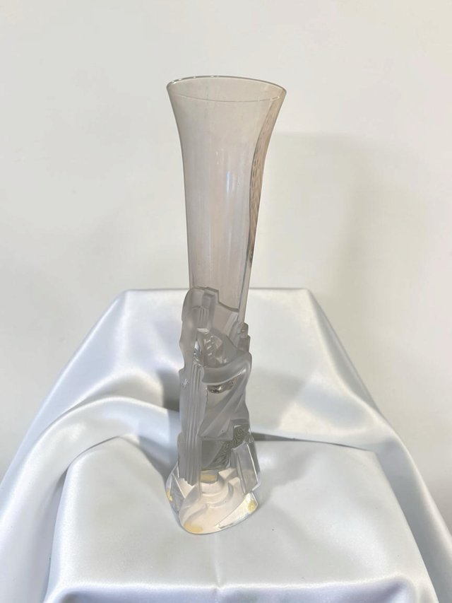 Jarrón Lalique de Cristal Satinado