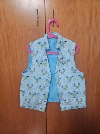 Chaleco fallero azul con flores