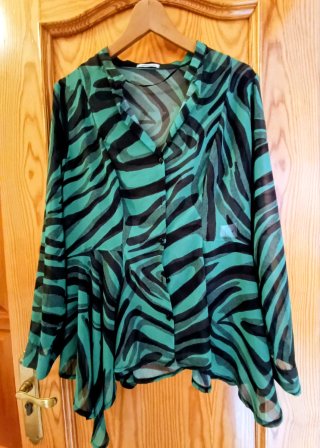 Camisa Estampada Verde y Negra