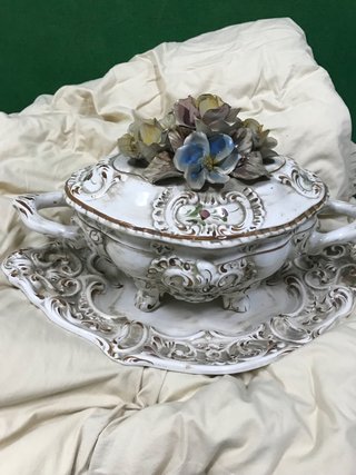 Sopera Antigua de Porcelana