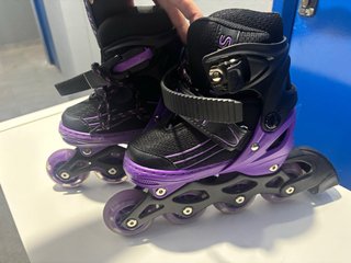 Patines en línea negros y morados