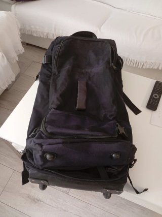 Bolsa Trolley Negra con Ruedas,67 cm de alto y 35