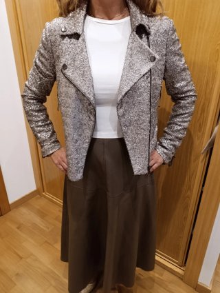 Cazadora estilo Biker de lentejuelas plateada
