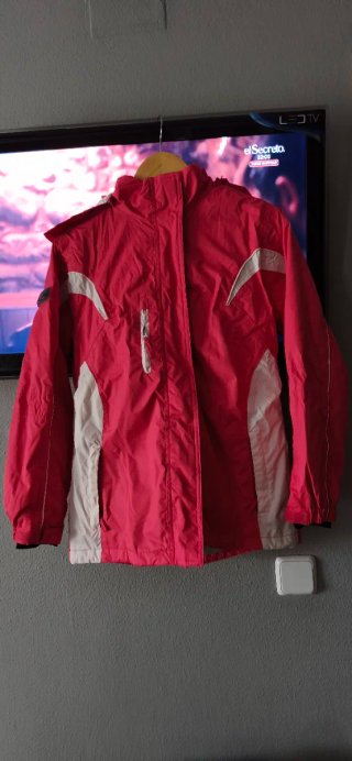 Cazadora de nieve rosa y blanca