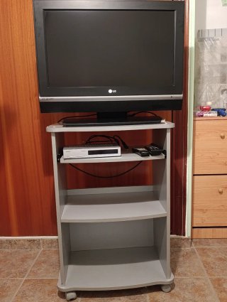 Televisión LG 27 pulgadas con mueble