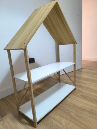 Casita de muñecas de madera y color blanco