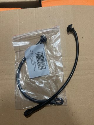 2 gomas sujeción bandeja trasera Golf MK2