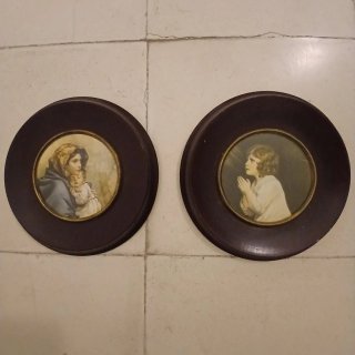 Set de 2 Medallones Religiosos 18 cm diámetro